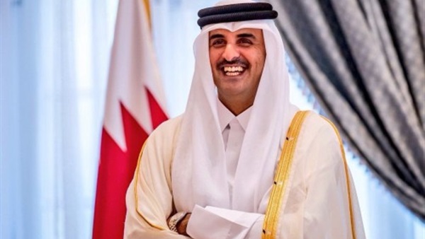 أمير قطر يتجول في شوارع الدوحة بدراجة هوائية (فيديو)